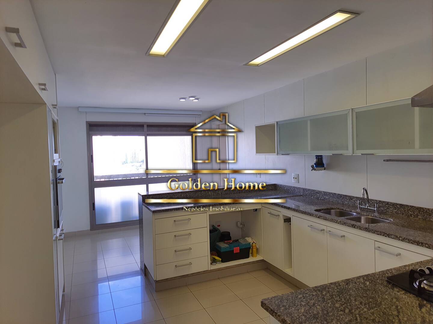 Apartamento para alugar com 4 quartos, 233m² - Foto 9